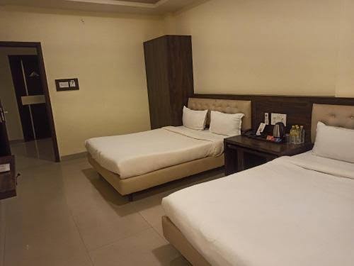 Twin bed room